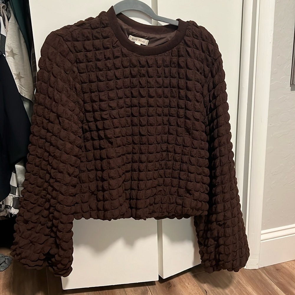 Cropped, bubble sleeve sweater